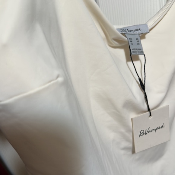 Revamped new bodysuit with tags - Picture 3 of 5